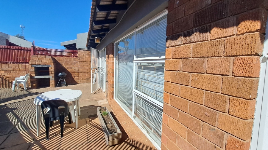 4 Bedroom Property for Sale in Langenhovenpark Free State